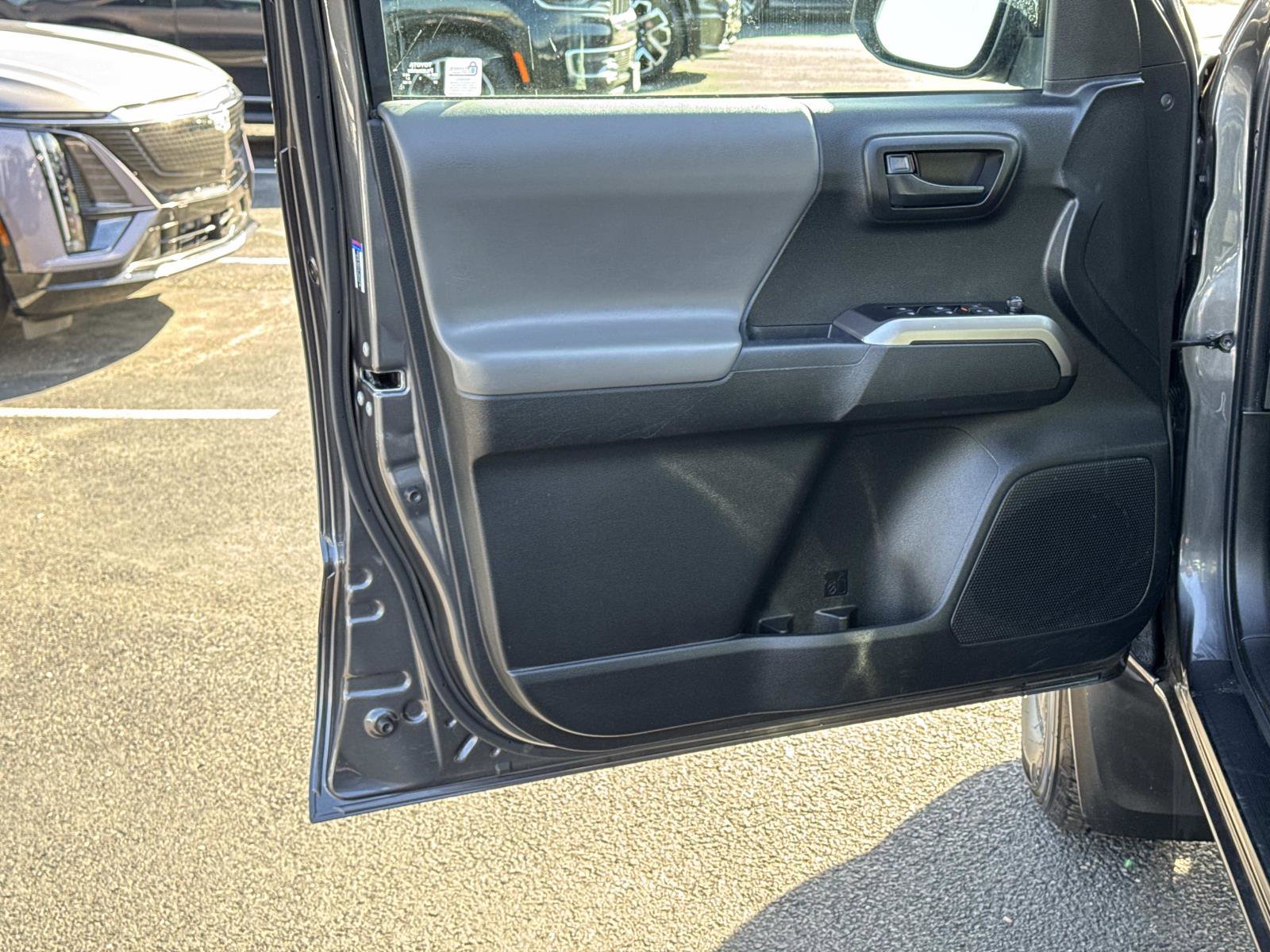 Used 2023 Toyota Tacoma SR5 w/ SR5 Appearance Package image 17