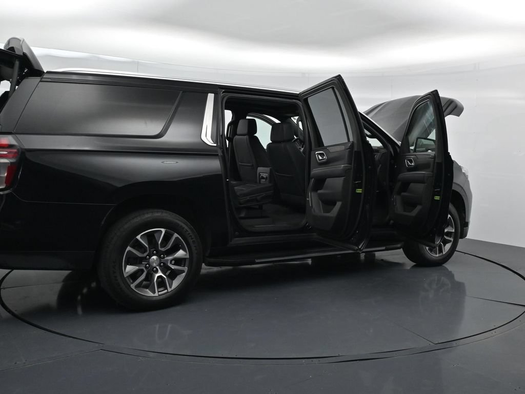 Used 2024 Chevrolet Suburban LT w/ LT Signature Plus Package RWD image 38