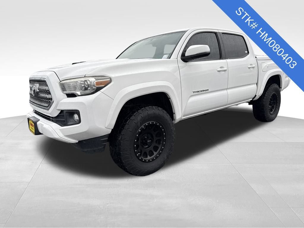 Used 2017 Toyota Tacoma TRD Sport image 3