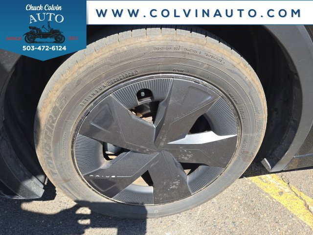 Used 2025 Toyota Prius LE FWD image 3