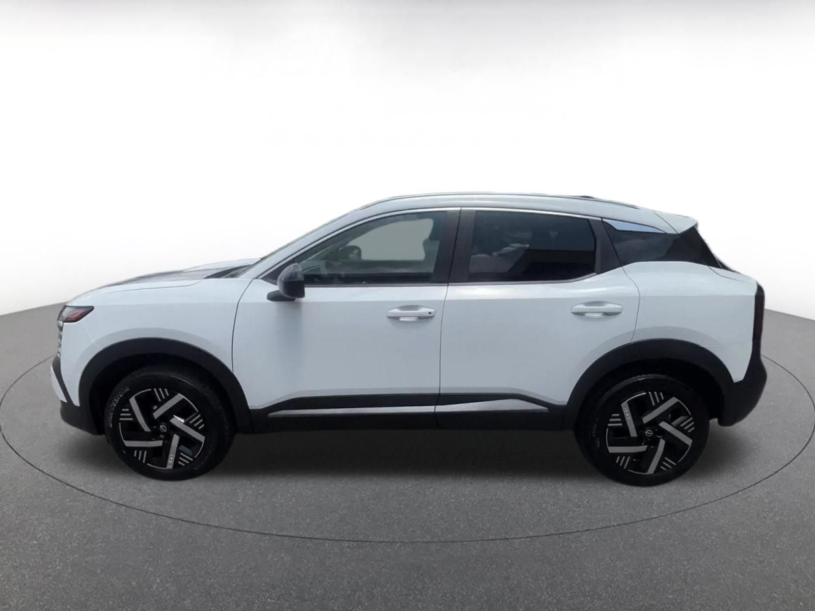 Used 2026 Nissan Kicks SV w/ Cold Weather Package FWD image 8