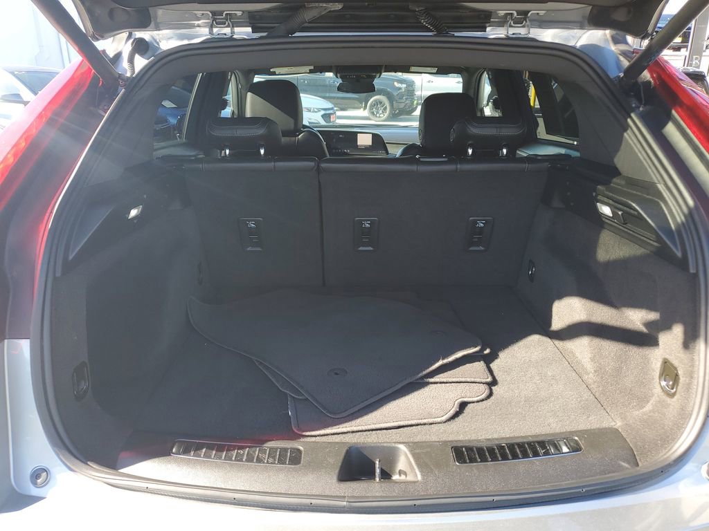 Used 2024 Cadillac XT4 Premium Luxury image 9