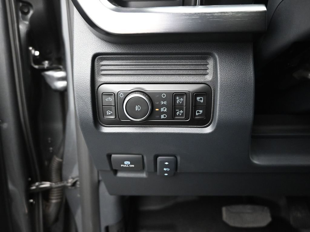 New 2026 Ford F250 Lariat w/ Black Appearance Package image 13