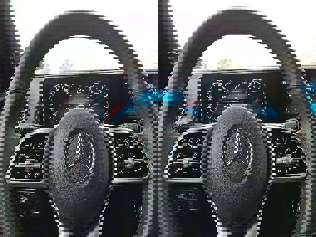 Used 2021 Mercedes-Benz GLB 250 4MATIC image 16