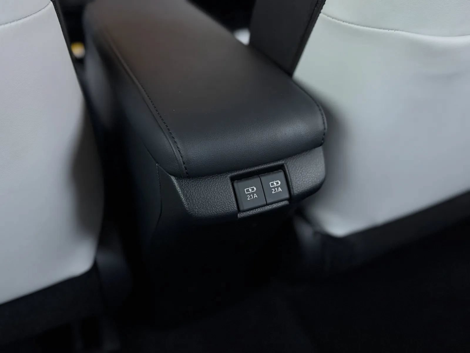 Used 2019 Toyota Prius Limited w/ Carpet Mat Package FWD image 57