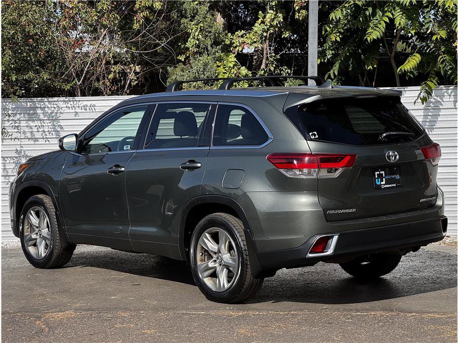 Used 2017 Toyota Highlander Limited w/ Carpet Mat Package AWD/4WD image 3