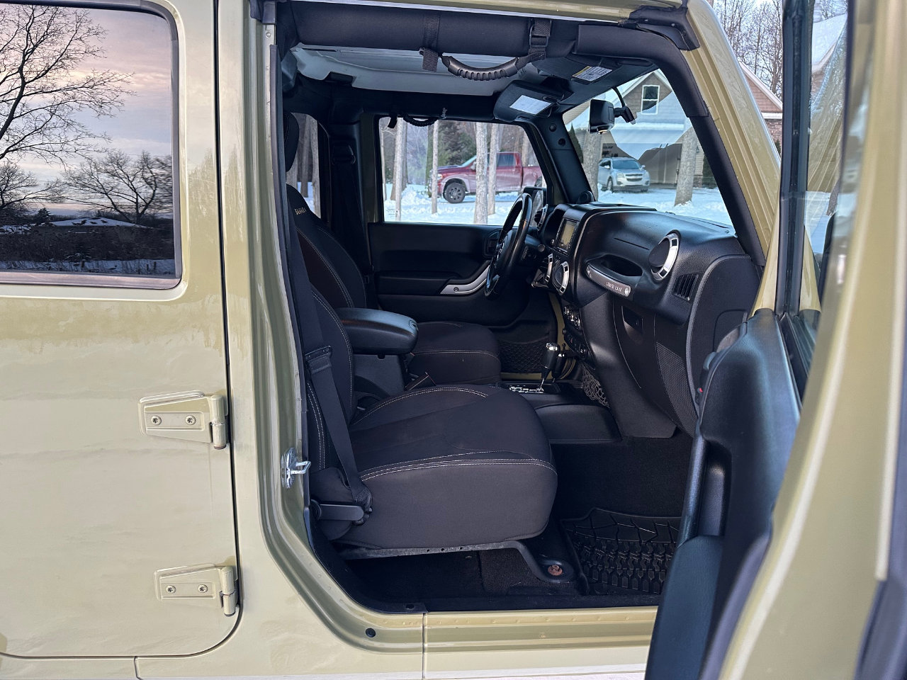 Used 2013 Jeep Wrangler Unlimited Sahara w/ Connectivity Group image 13