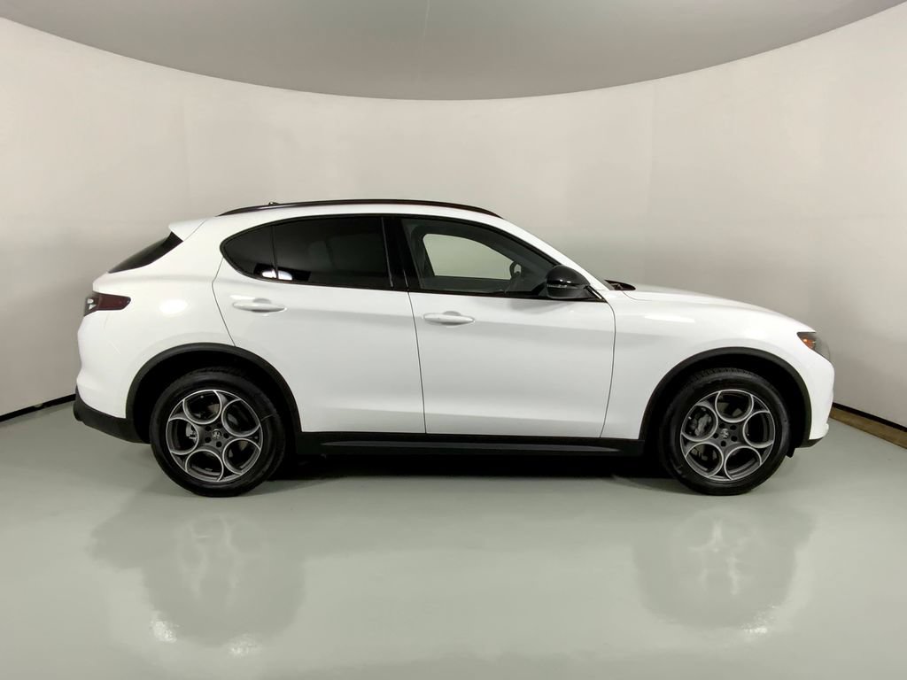 New 2026 Alfa Romeo Stelvio Sprint w/ Convenience Package AWD/4WD image 3