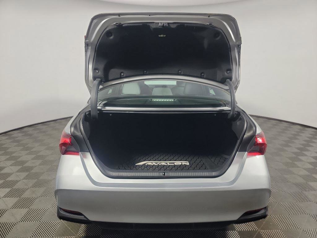 Used 2019 Toyota Avalon XLE w/ All Weather Liner Package image 6