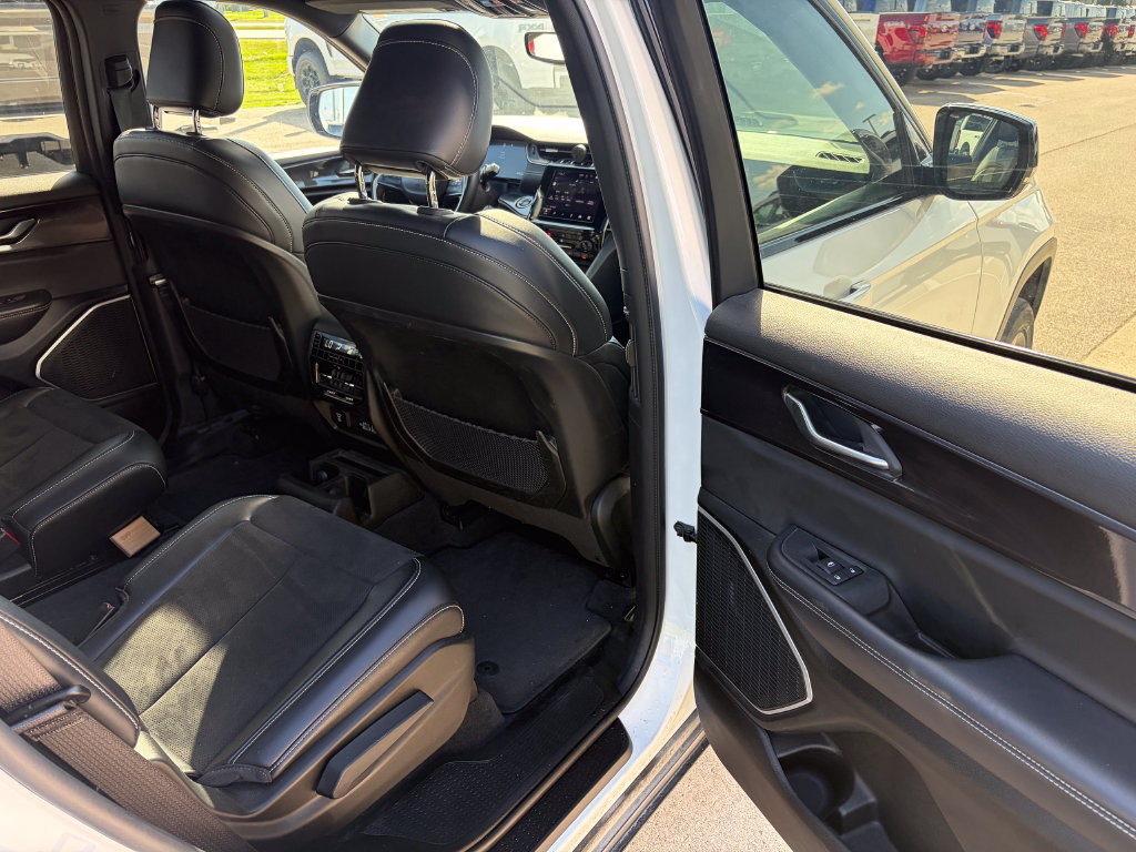 Used 2021 Jeep Grand Cherokee L Laredo AWD/4WD image 17