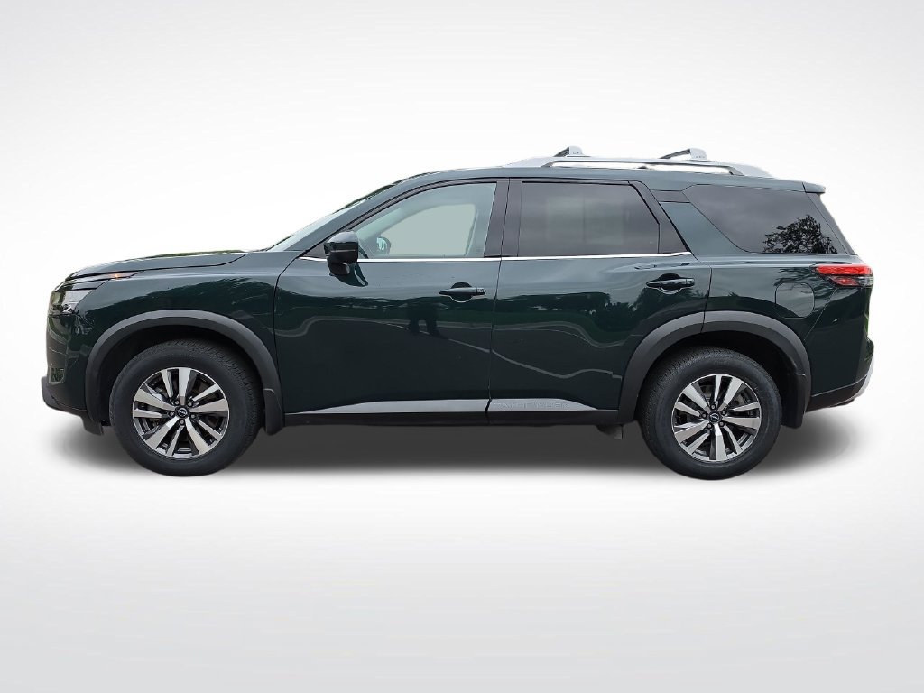 Used 2024 Nissan Pathfinder SL AWD/4WD image 2