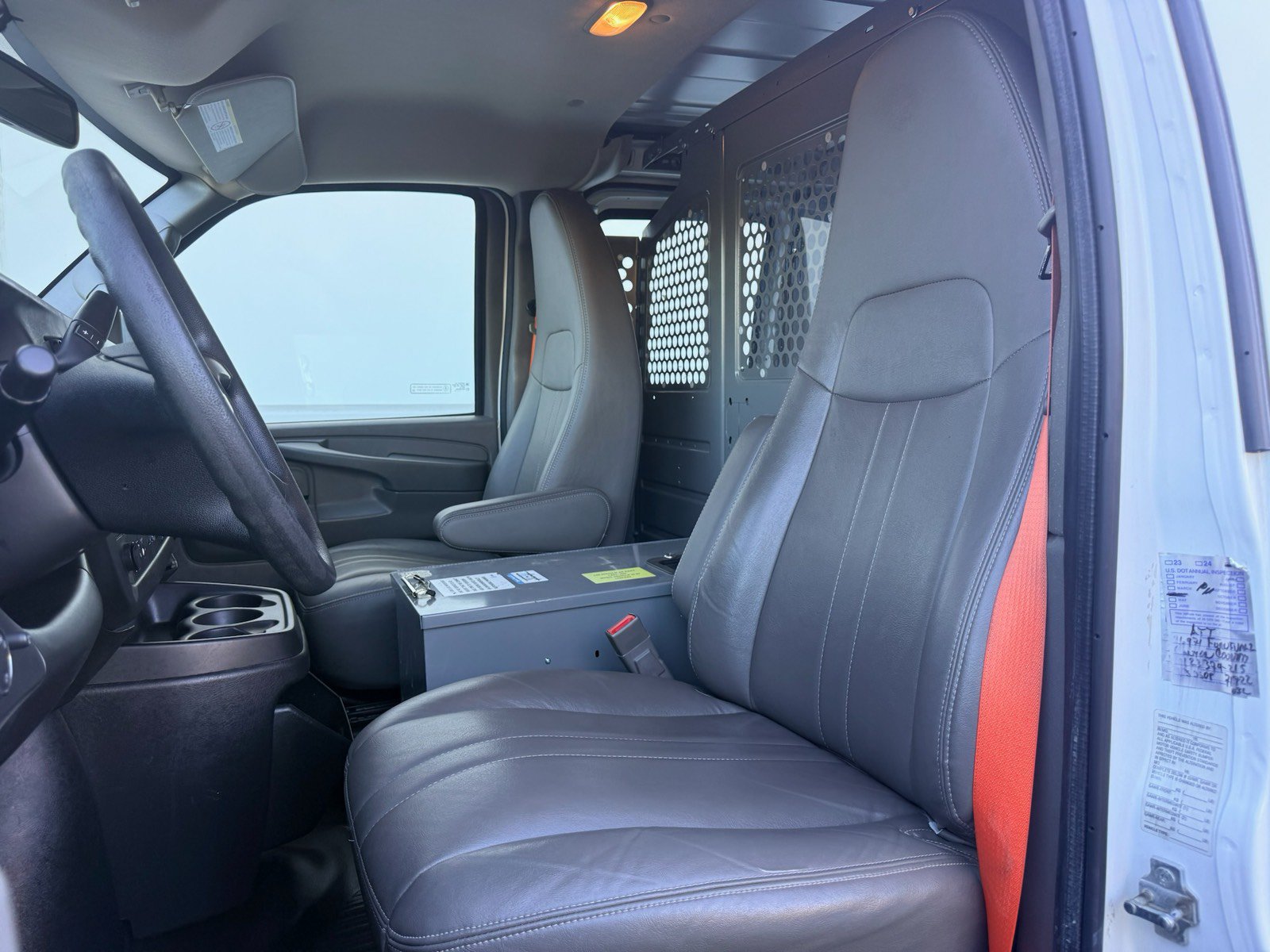 Used 2015 Chevrolet Express 2500 RWD image 32