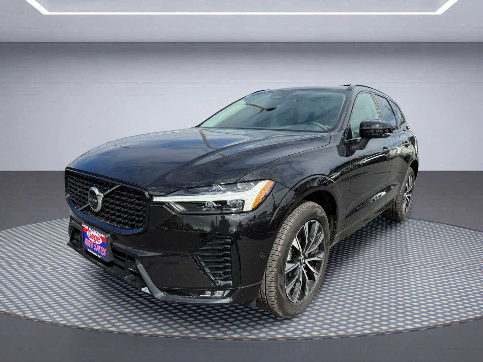 Used 2024 Volvo XC60 B5 Plus AWD/4WD image 2