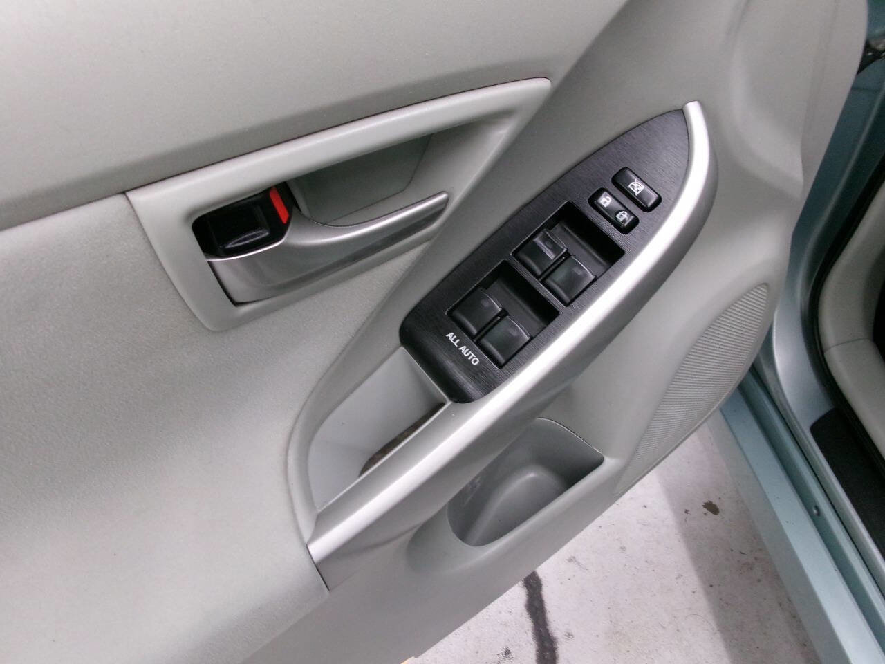 Used 2013 Toyota Prius Two image 19