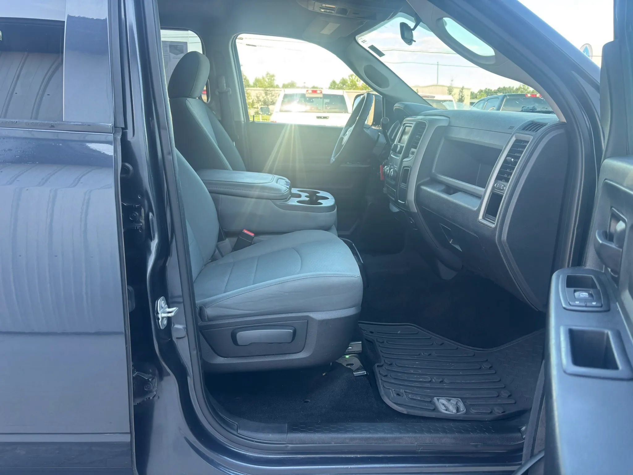 Used 2017 RAM 1500 ST w/ SXT Appearance Group AWD/4WD image 17