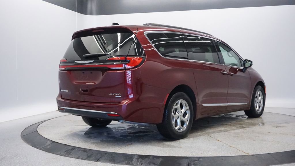 Used 2023 Chrysler Pacifica Limited image 6