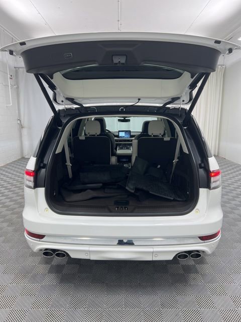 Used 2022 Lincoln Aviator Black Label w/ Class IV Trailer Tow Package AWD/4WD image 17