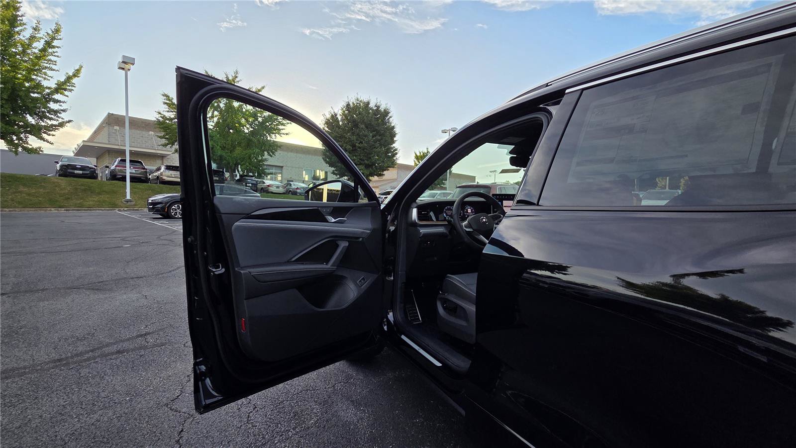 New 2026 Volkswagen Tiguan SEL R-Line AWD/4WD image 11
