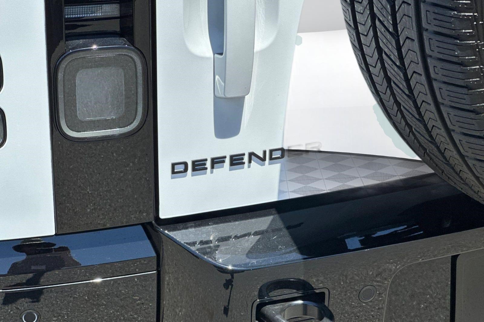 New 2026 Land Rover Defender 110 X-Dynamic SE AWD/4WD image 29