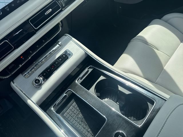 Used 2025 Lincoln Aviator Reserve w/ Equipment Group 201A image 29