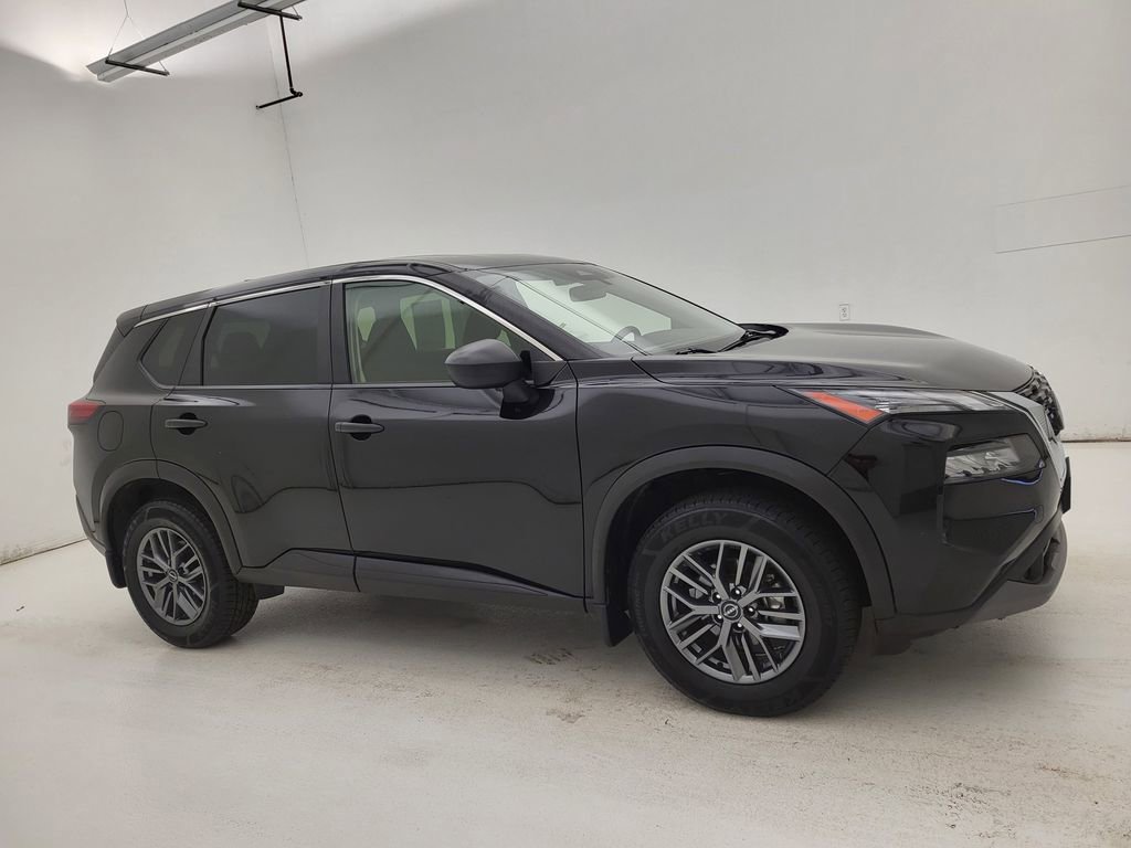 Used 2023 Nissan Rogue S FWD image 2