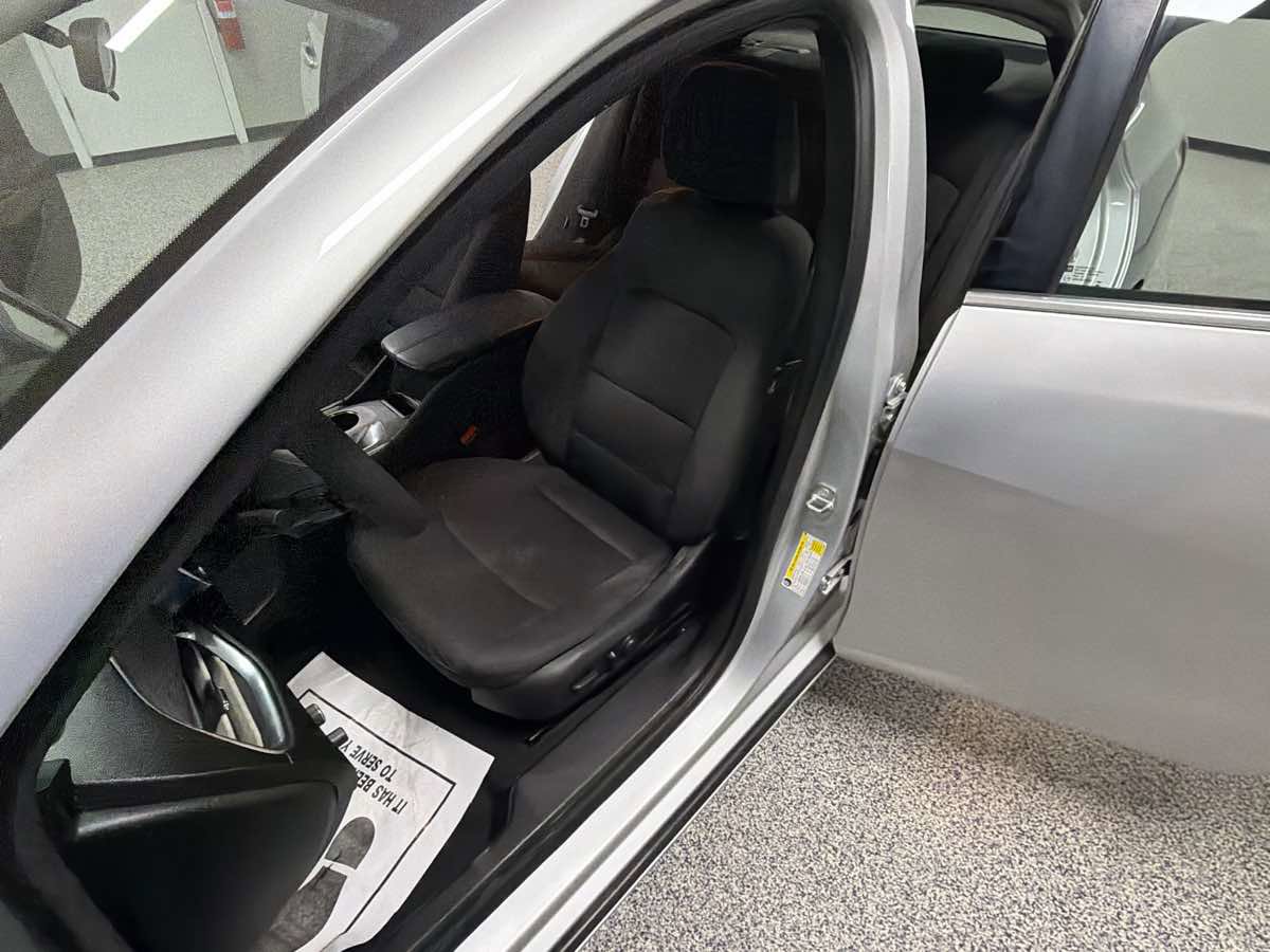 Used 2018 Chevrolet Malibu LT image 12
