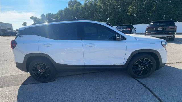 Used 2023 GMC Terrain SLT w/ Tech Package FWD image 9