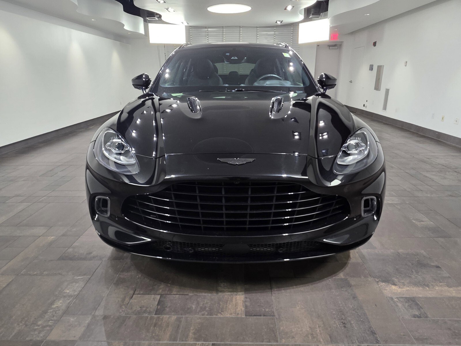 Used 2021 Aston Martin DBX image 7