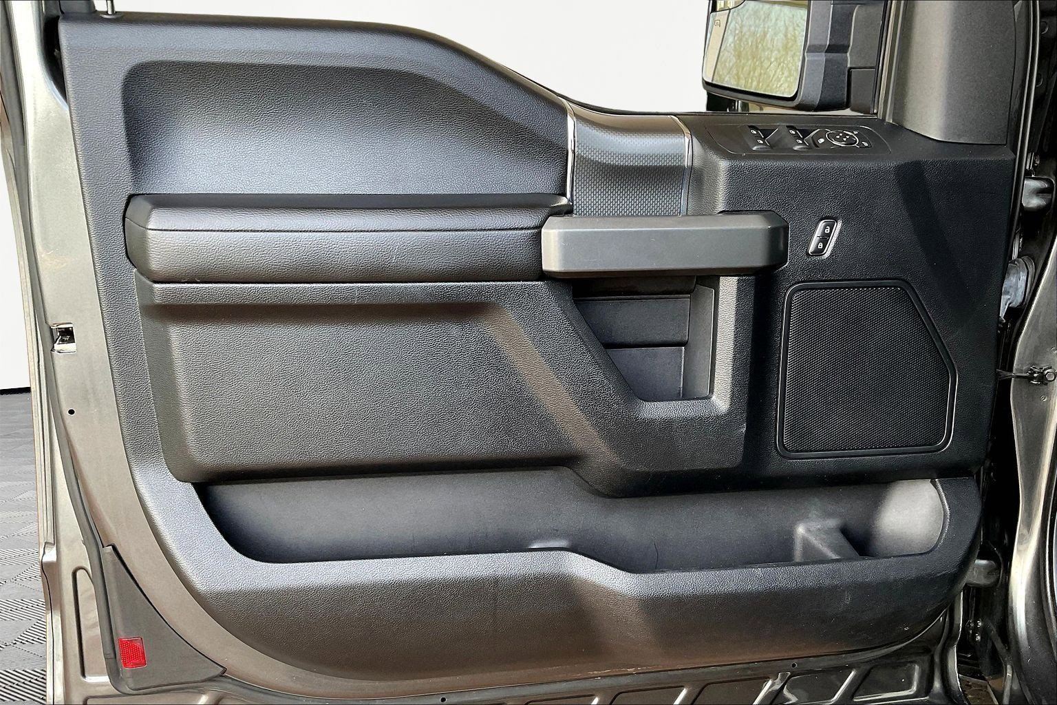 Used 2016 Ford F150 XLT w/ Equipment Group 302A Luxury image 20