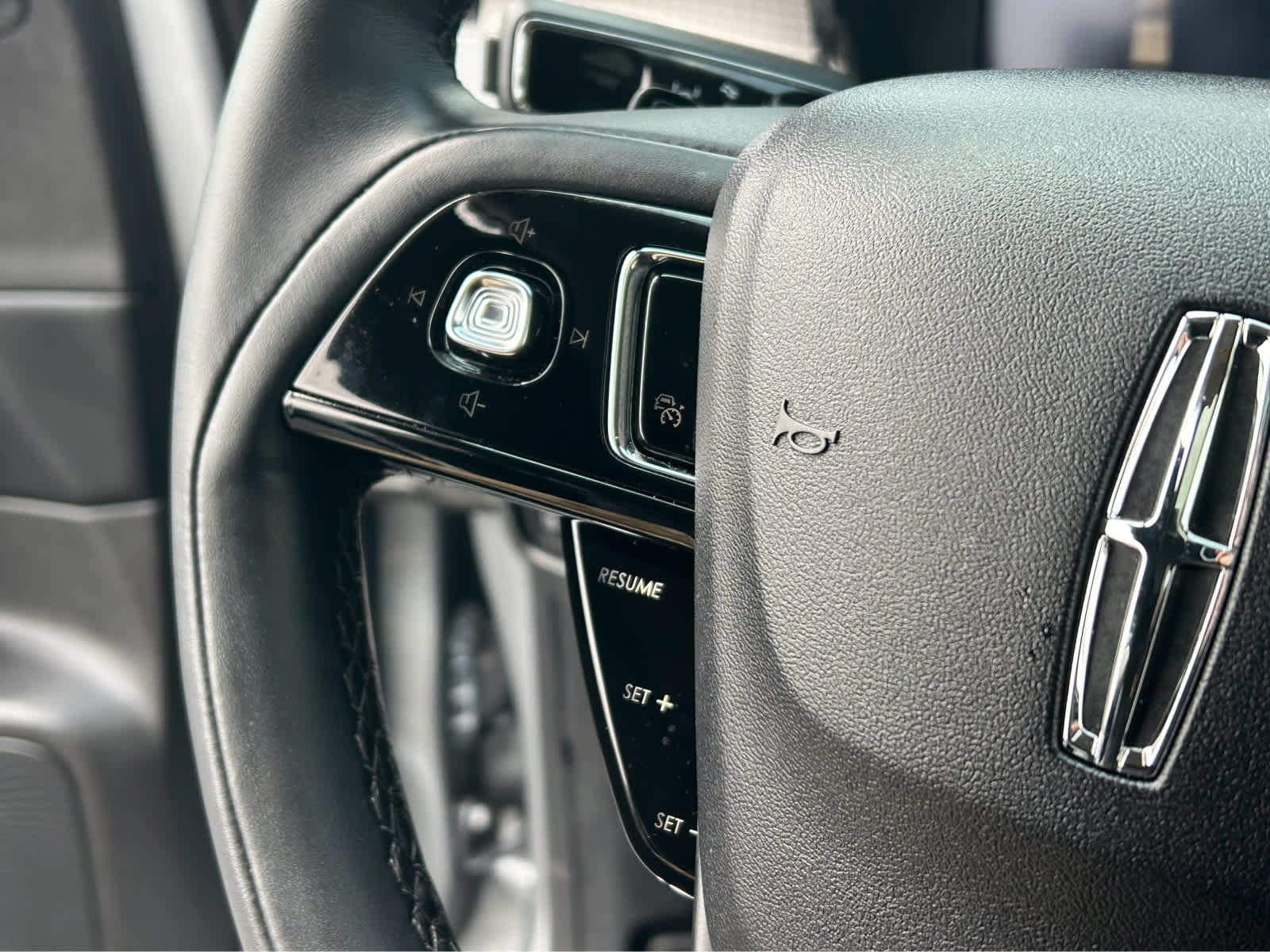 Used 2024 Lincoln Corsair Grand Touring w/ Rear Removable Package Tray image 29