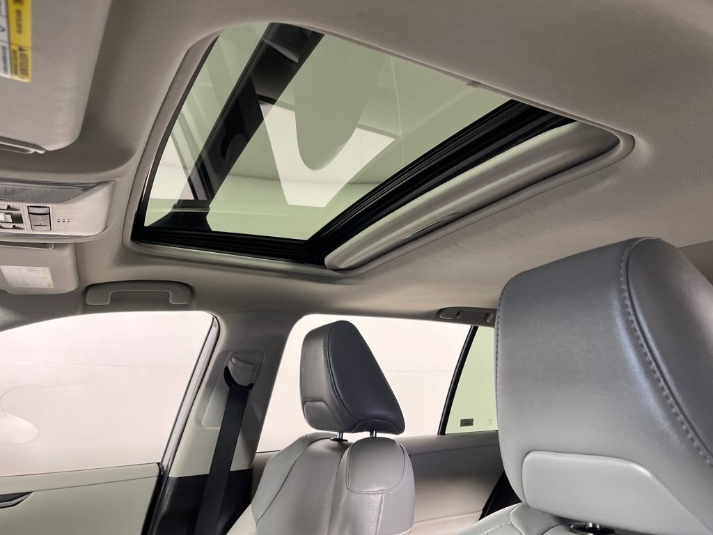 Used 2022 Toyota RAV4 XLE Premium image 30