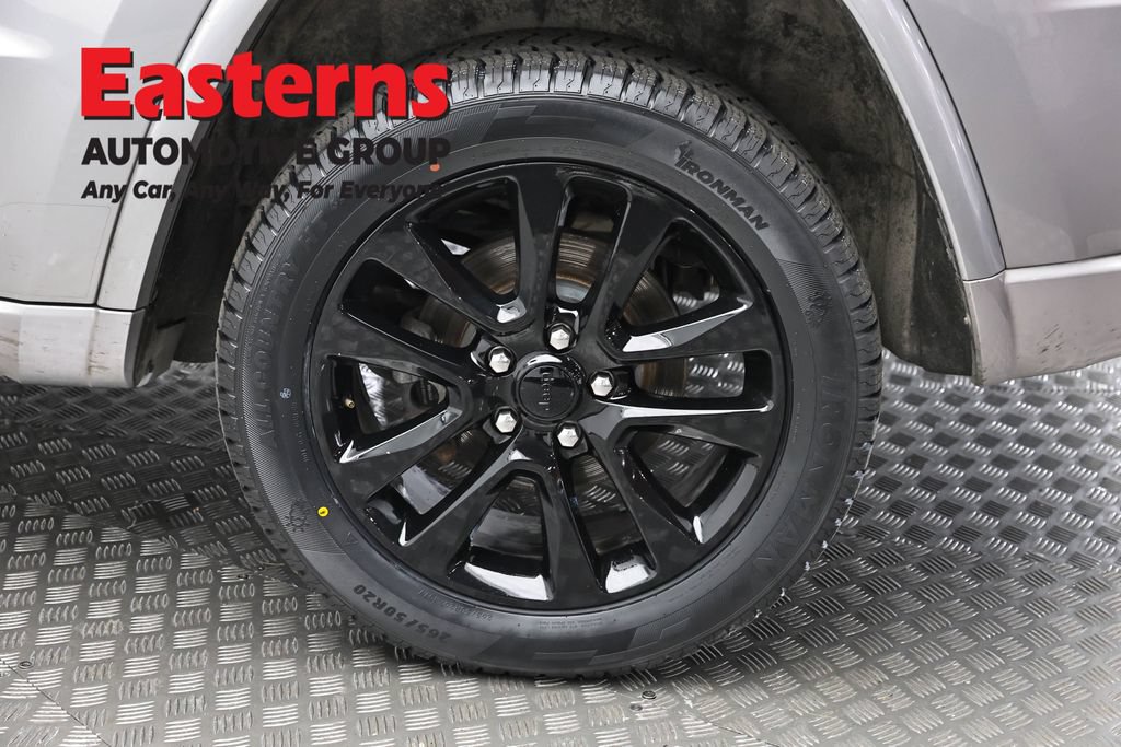 Used 2017 Jeep Grand Cherokee Altitude AWD/4WD image 8