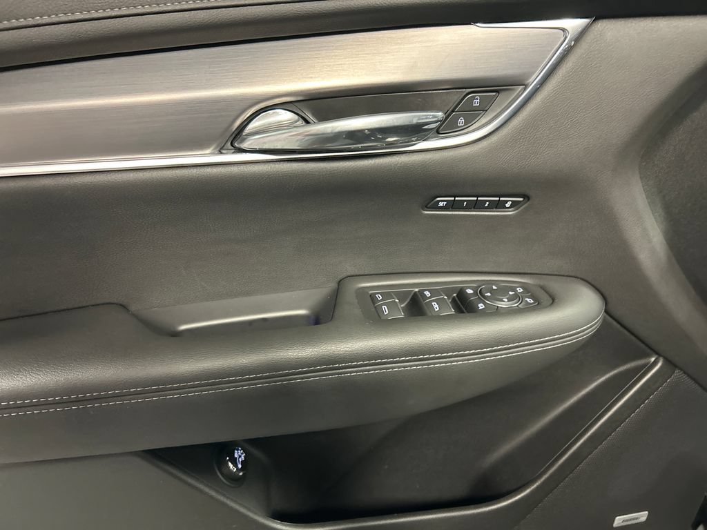 Used 2024 Cadillac XT6 Luxury w/ LPO, Floor Liner Package AWD/4WD image 14