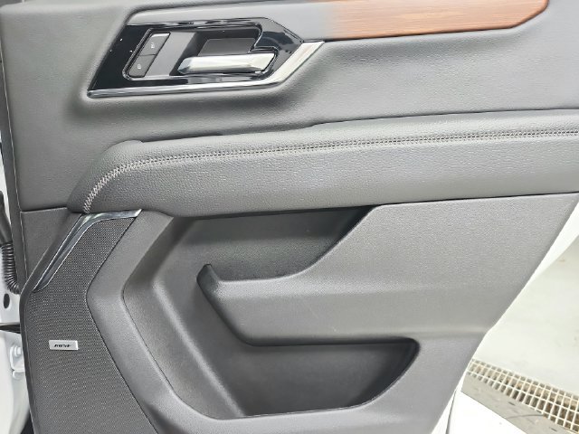 Used 2025 GMC Yukon Denali RWD image 45