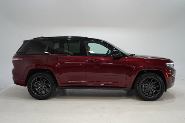 Used 2025 Jeep Grand Cherokee Summit w/ Obsidian Package image 8