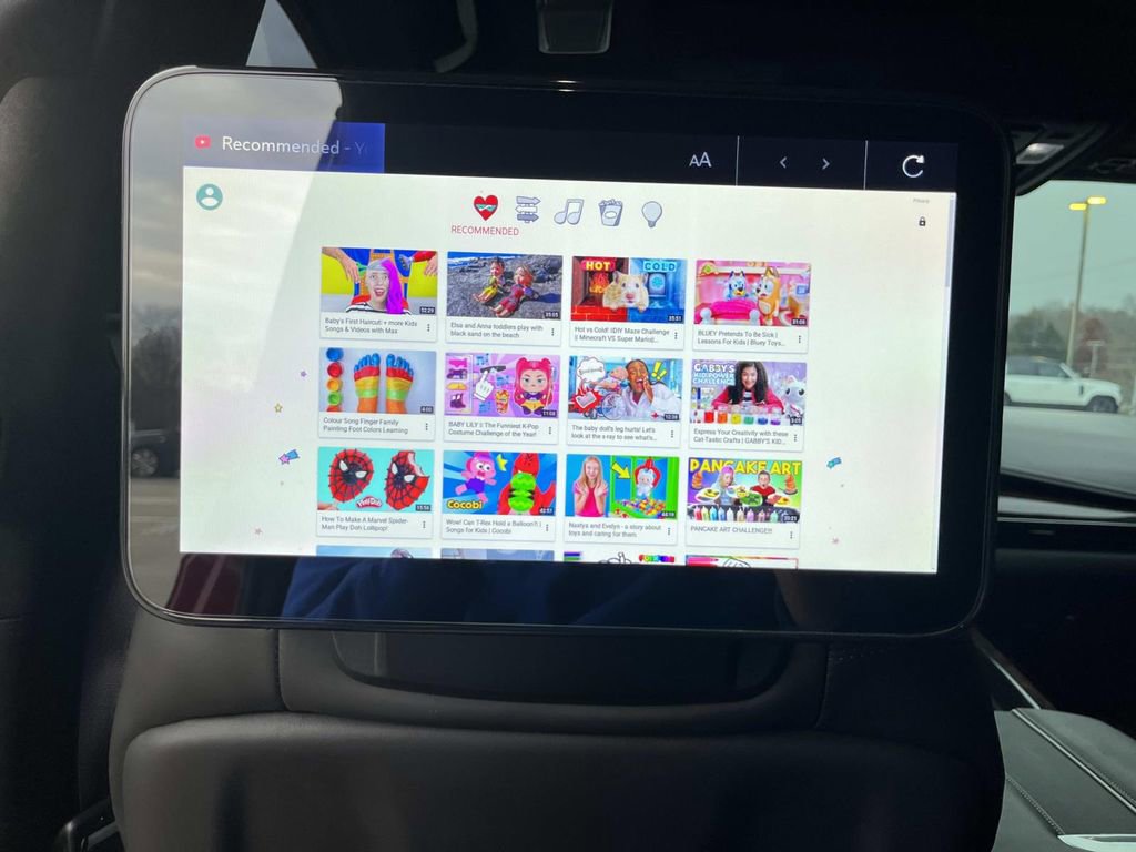 Certified 2024 Cadillac Escalade Sport Platinum w/ Heavy-Duty Trailer Package image 18