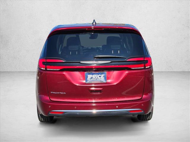 Used 2023 Chrysler Pacifica Touring-L FWD image 7