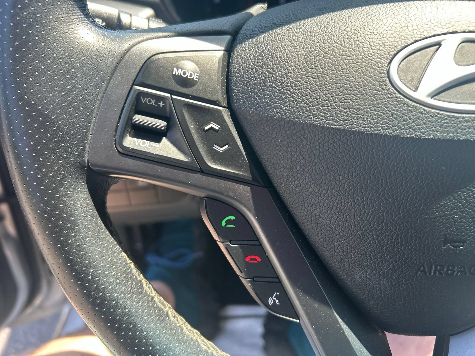 Used 2016 Hyundai Veloster Turbo FWD image 23