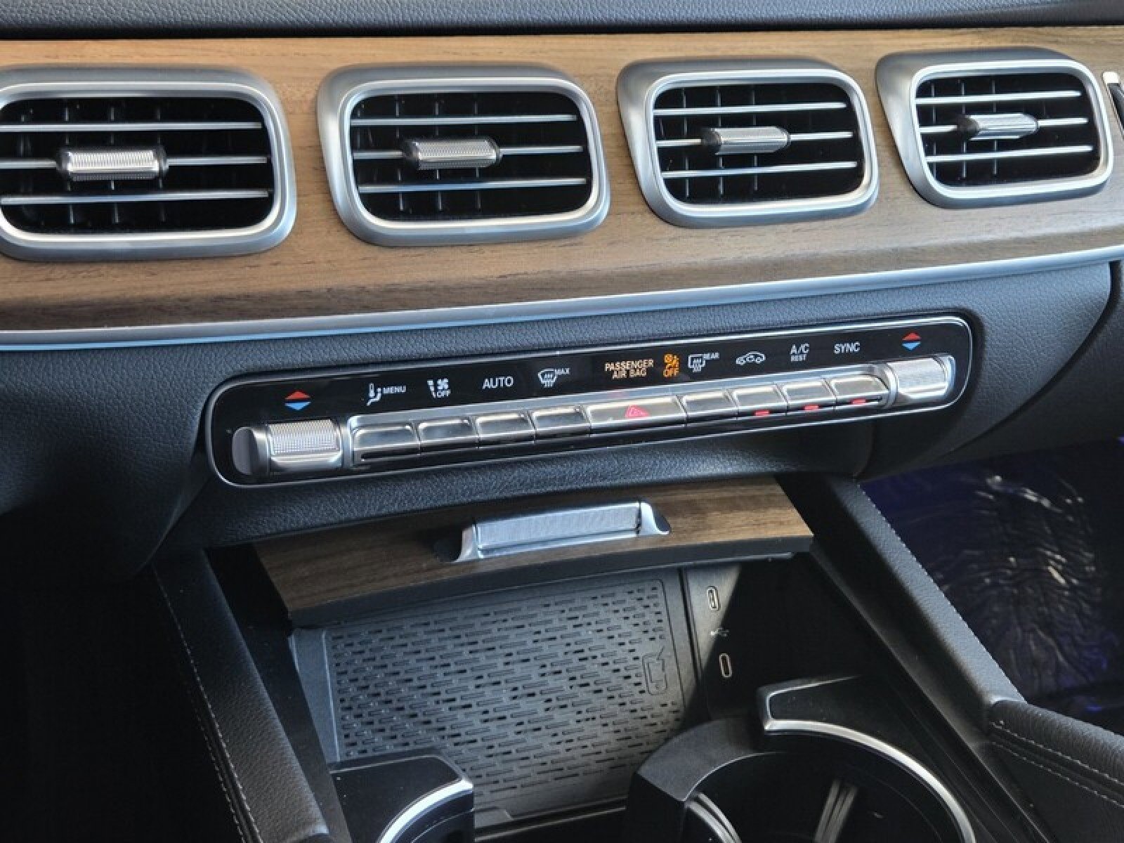 Certified 2025 Mercedes-Benz GLE 350 4MATIC w/ Winter Package image 32