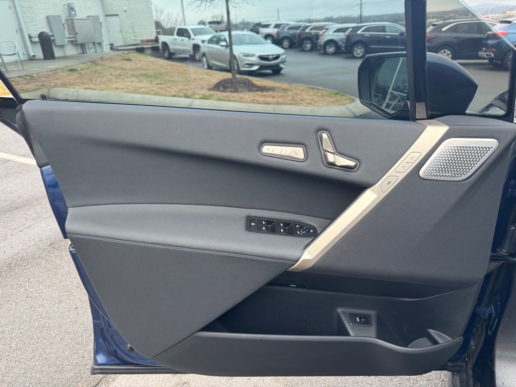 Used 2022 BMW iX xDrive50 w/ Premium Package image 10