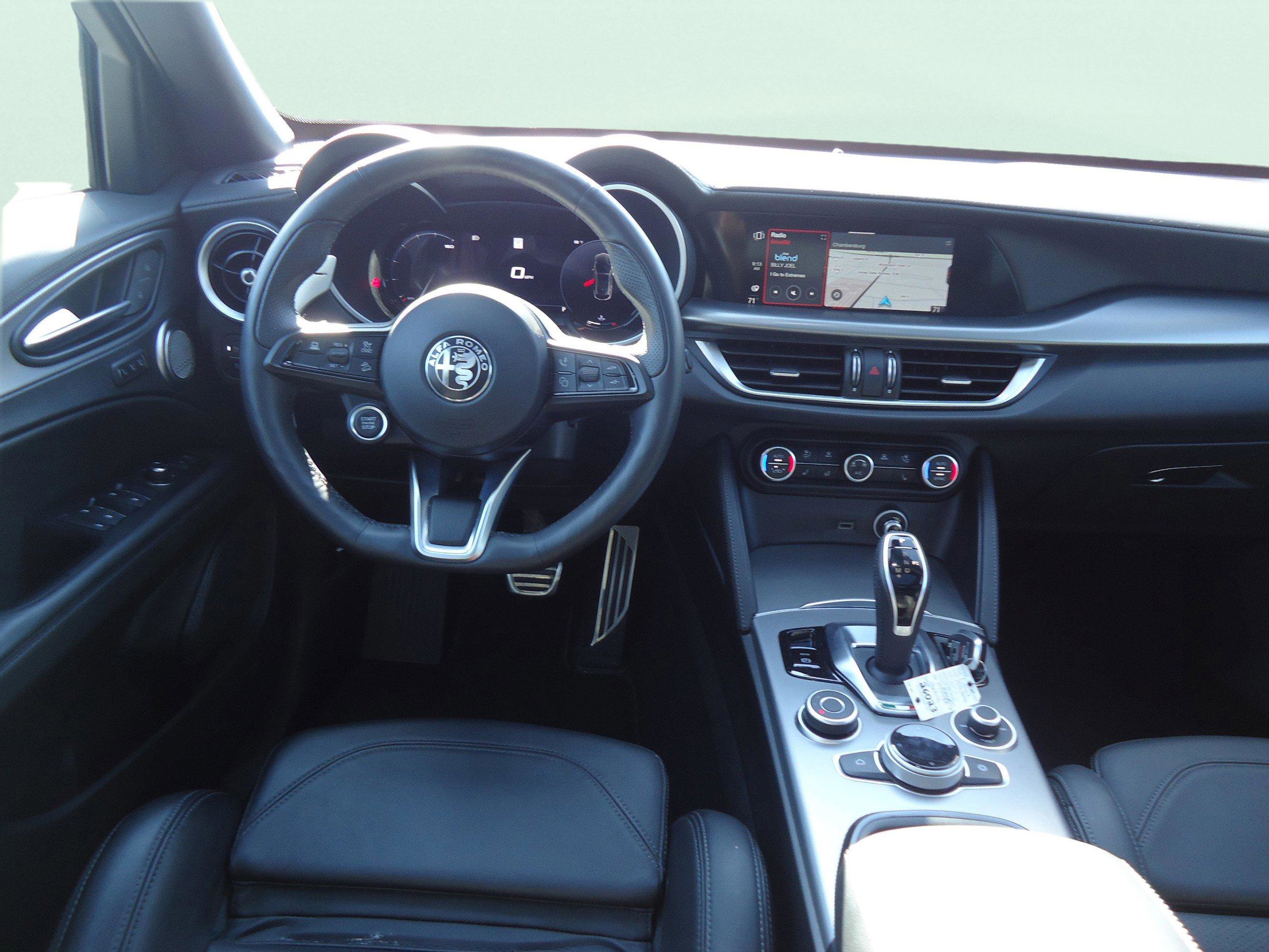 Used 2024 Alfa Romeo Stelvio Veloce AWD/4WD image 12
