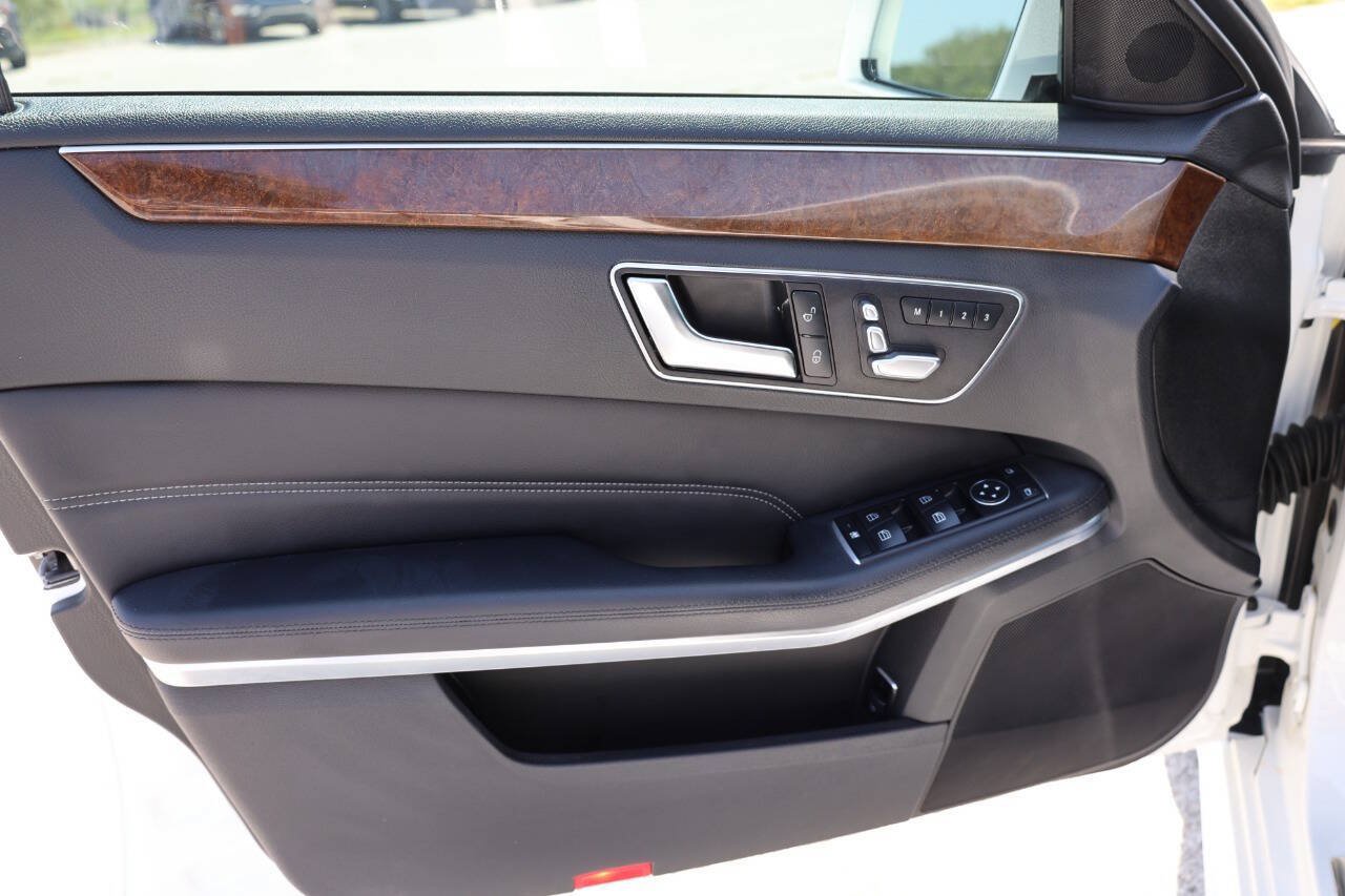 Used 2016 Mercedes-Benz E 350 4MATIC Sedan image 12
