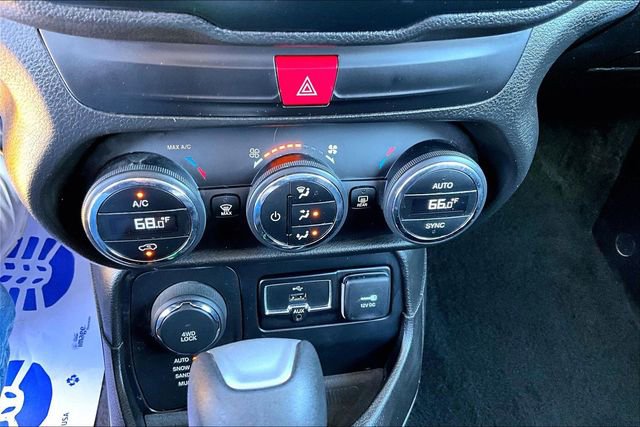 Used 2017 Jeep Renegade Altitude image 15