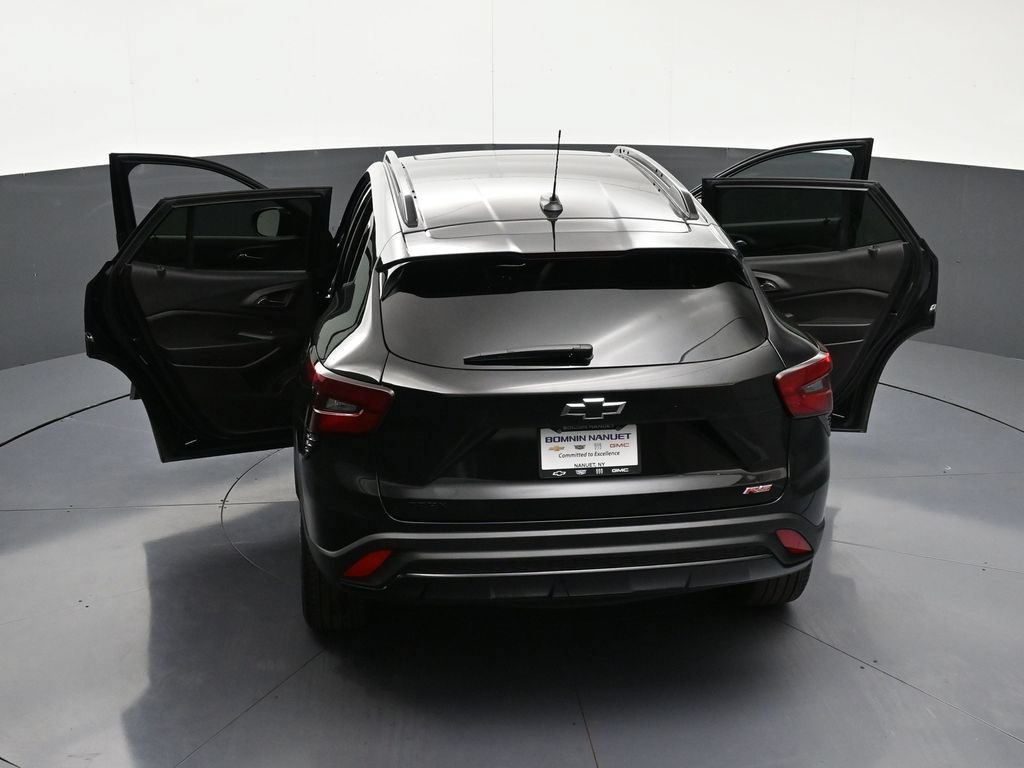 Used 2024 Chevrolet Trax RS w/ Sunroof Package FWD image 36