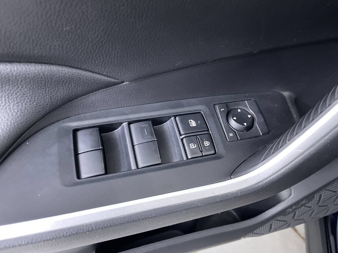 Used 2021 Toyota RAV4 XLE AWD/4WD image 11