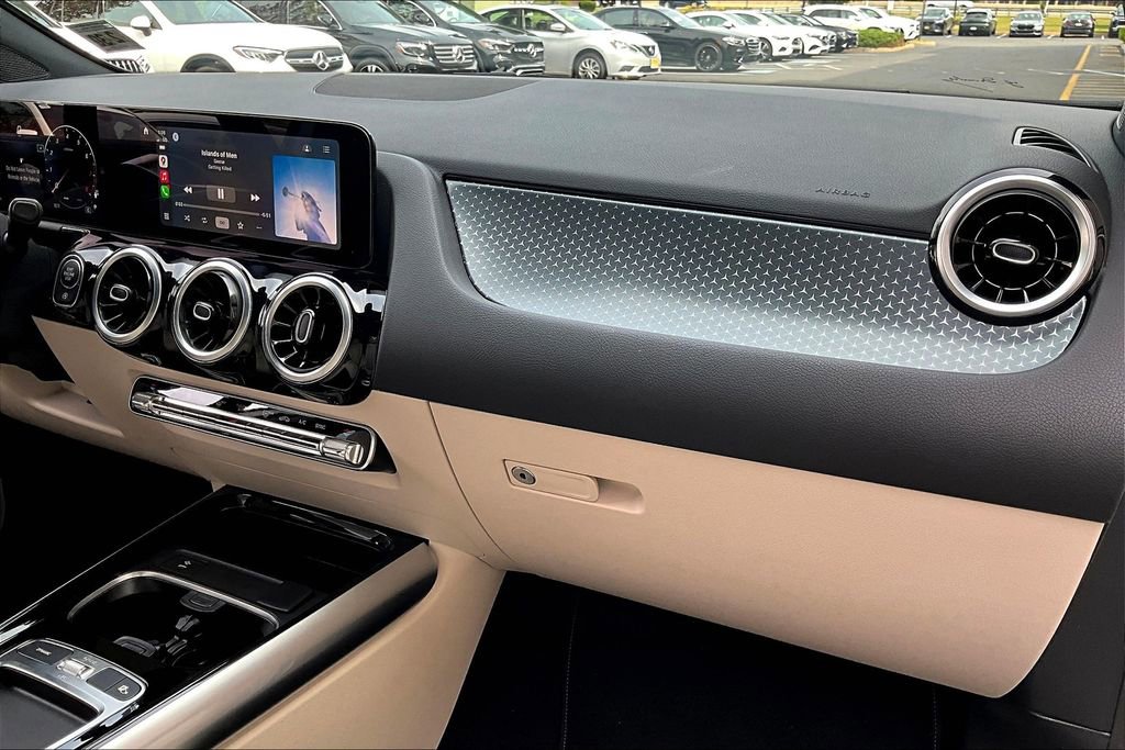 Certified 2025 Mercedes-Benz GLA 250 4MATIC image 16