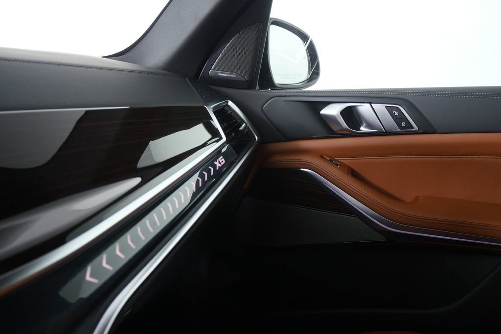 Used 2026 BMW X5 xDrive40i w/ M Sport Package image 25