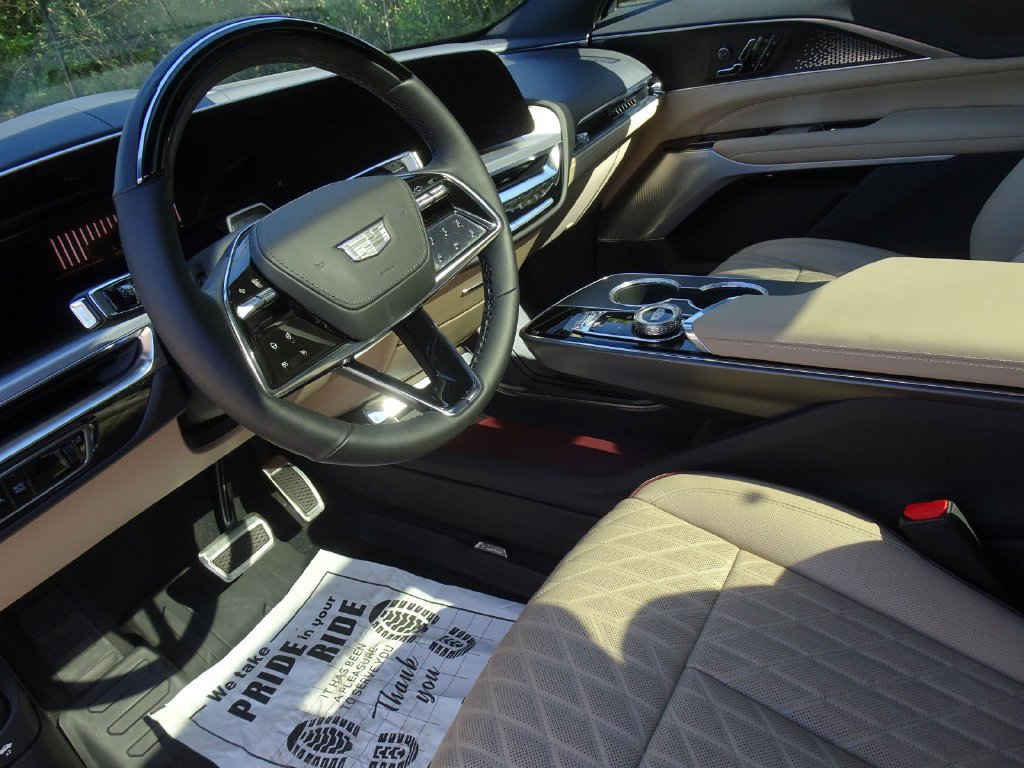 Used 2026 Cadillac Lyriq Signature Luxury w/ Nappa Leather Package AWD/4WD image 11