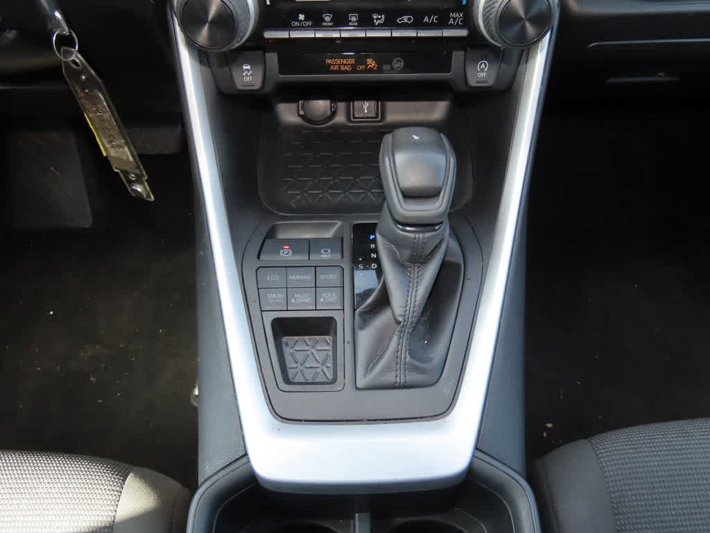 Used 2022 Toyota RAV4 LE image 21