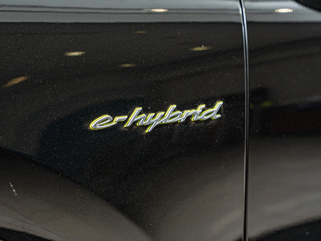 Certified 2025 Porsche Cayenne E-Hybrid Coupe AWD/4WD image 13